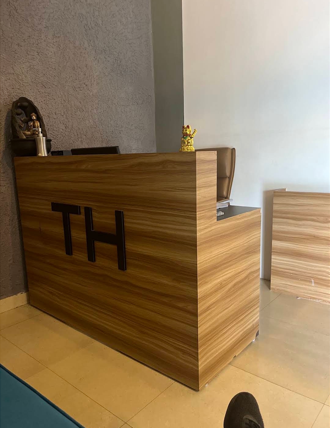 TH reception desk
